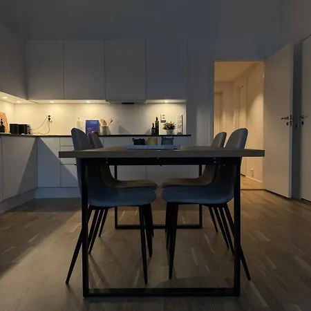 Oceanfront Stay, Large Balcony And Rooftop Access 卑爾根