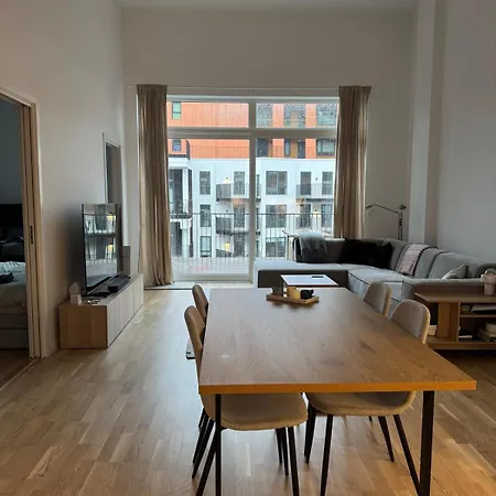 Oceanfront Stay, Large Balcony And Rooftop Access 卑爾根