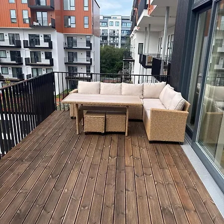 Oceanfront Stay, Large Balcony And Rooftop Access *