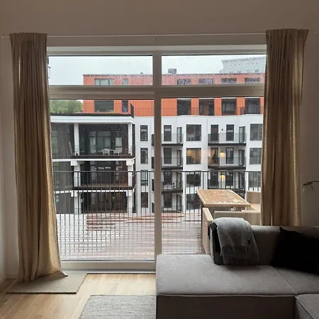 Oceanfront Stay, Large Balcony And Rooftop Access 卑爾根