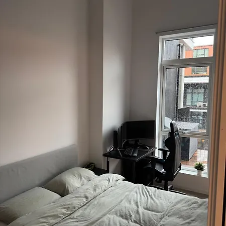 Oceanfront Stay, Large Balcony And Rooftop Access * 卑爾根