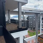 Oceanfront Stay, Large Balcony And Rooftop Access 베르겐