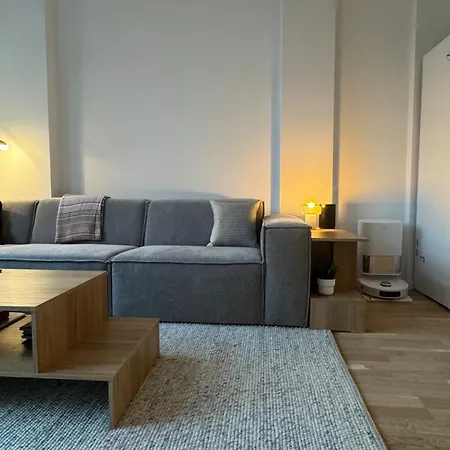 Oceanfront Stay, Large Balcony And Rooftop Access *