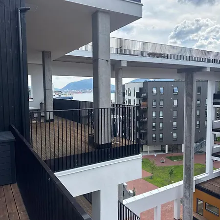 Oceanfront Stay, Large Balcony And Rooftop Access Берген
