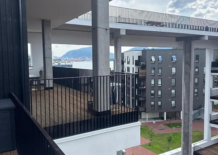 Oceanfront Stay, Large Balcony And Rooftop Access Bergen